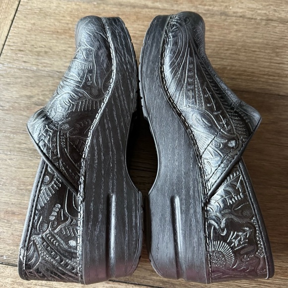 Black floral Dansko clogs - Picture 7 of 10